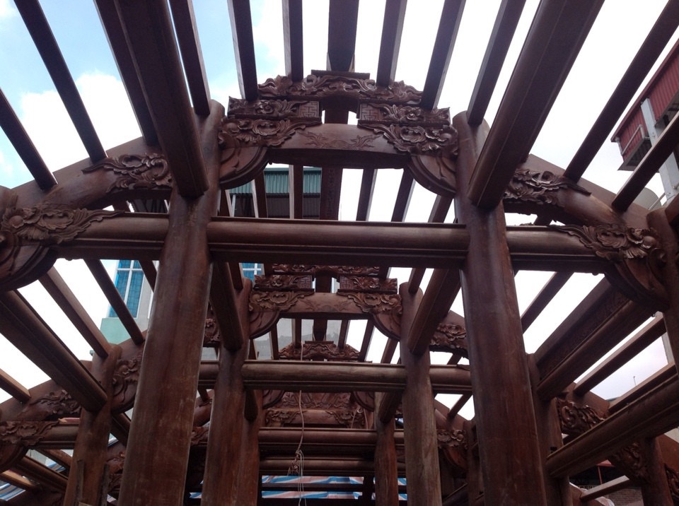 Công trình nhà gỗ 5 gian thông, 36 cột đứng đất - Nhà Anh Thắng Cổ Nhuế.